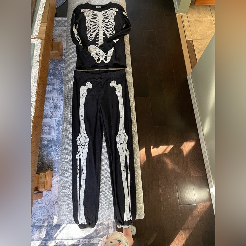 Spirit Black and White Skeleton Sleep Set